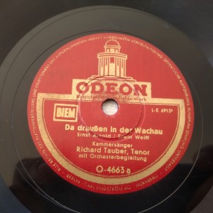 78rpm ODEON record DRUNT IN DER LOBAU / DA DRAUSSEN IN DER WACHAU Arnold,Weill,Strecker 25cms 