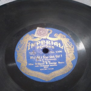 78rpm record WHY DID I KISS THAT GIRL Willmott Berry / DONT LOVE YOU. Bonheur 25cms