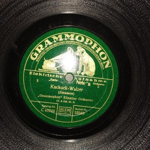 78rpm record GRAMMOPHON KUCKUCK WALZER (JONASSON) / VALSE POUDREE (POPY) 25cms