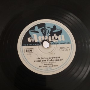 Δισκος 78 στροφων SHELLAC 78rpm IM SCHWARZWALD SINGT EIN FINKENPAAR / TWEI VERTRAUMTE AUGEN Renate Holm 25cms